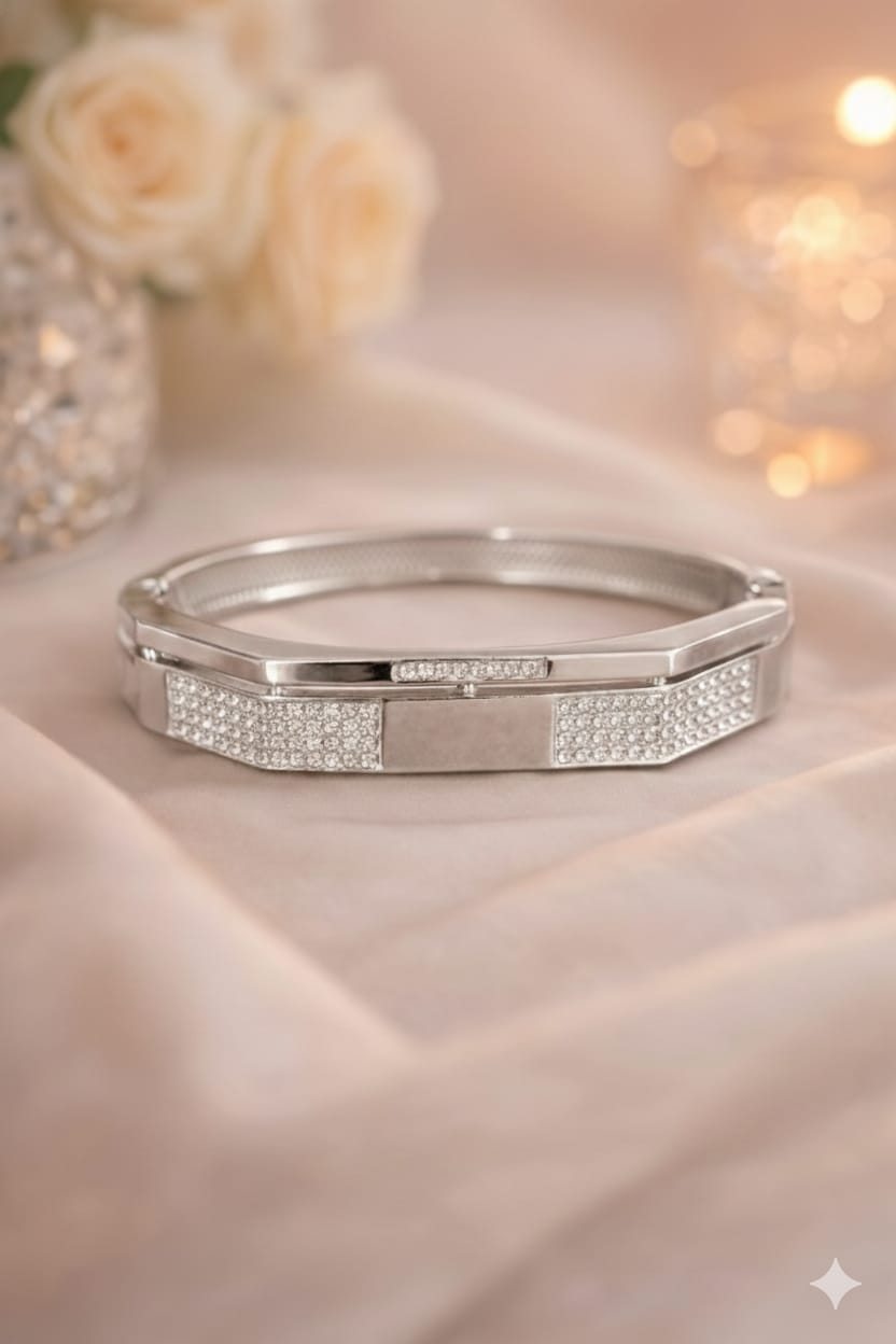 The Sovereign Faceted Statement Cuff – Silver