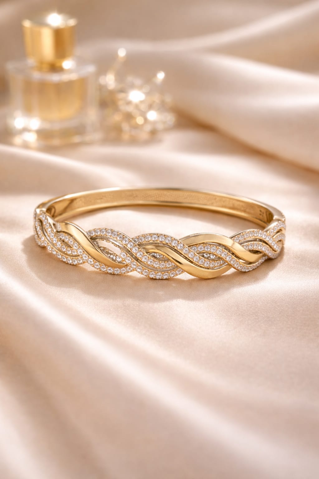 The Infinite Weave Premium Pavé Bangle – Gold