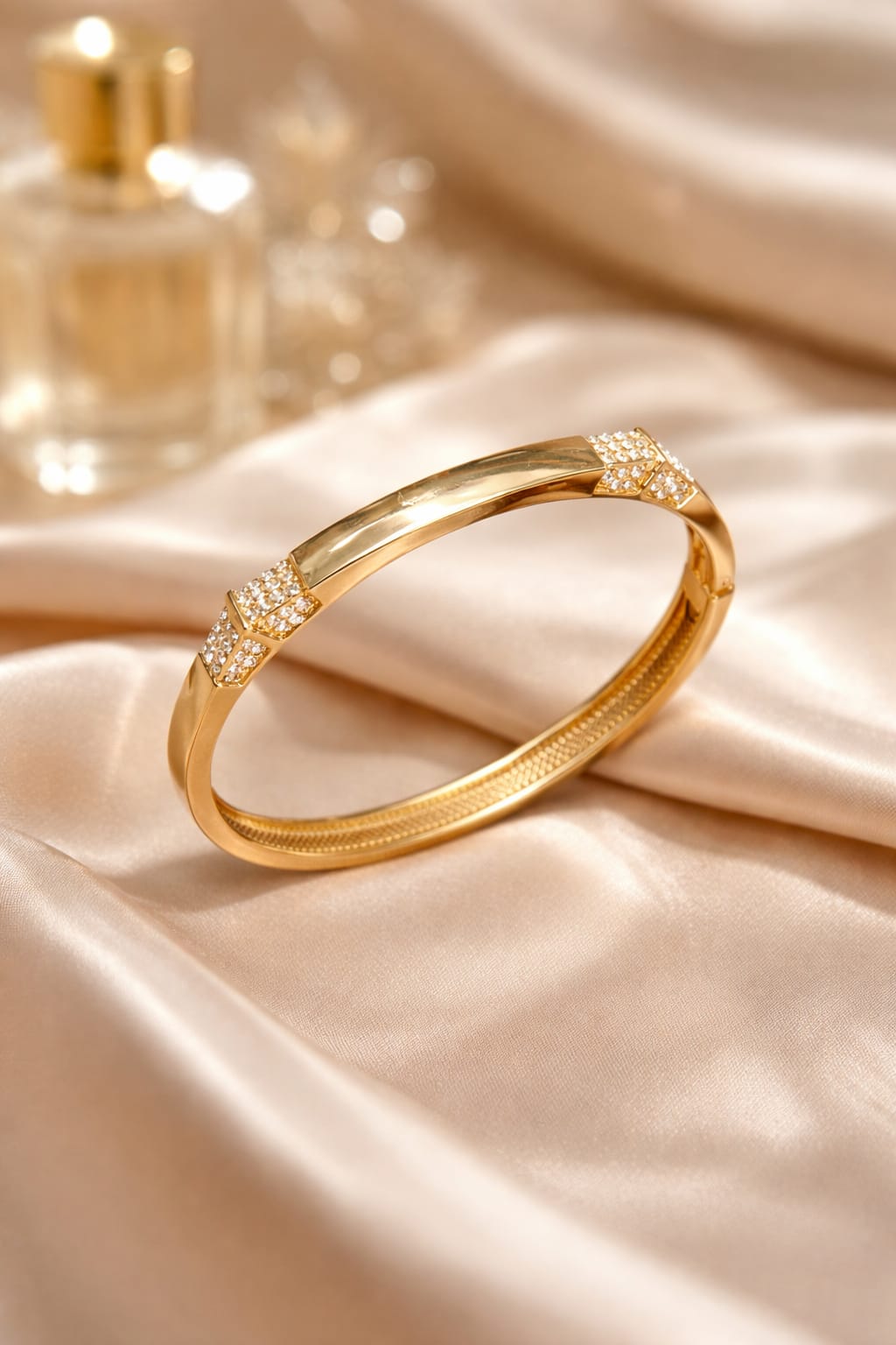 The Zenith Geometric Luxe Bangle – Gold