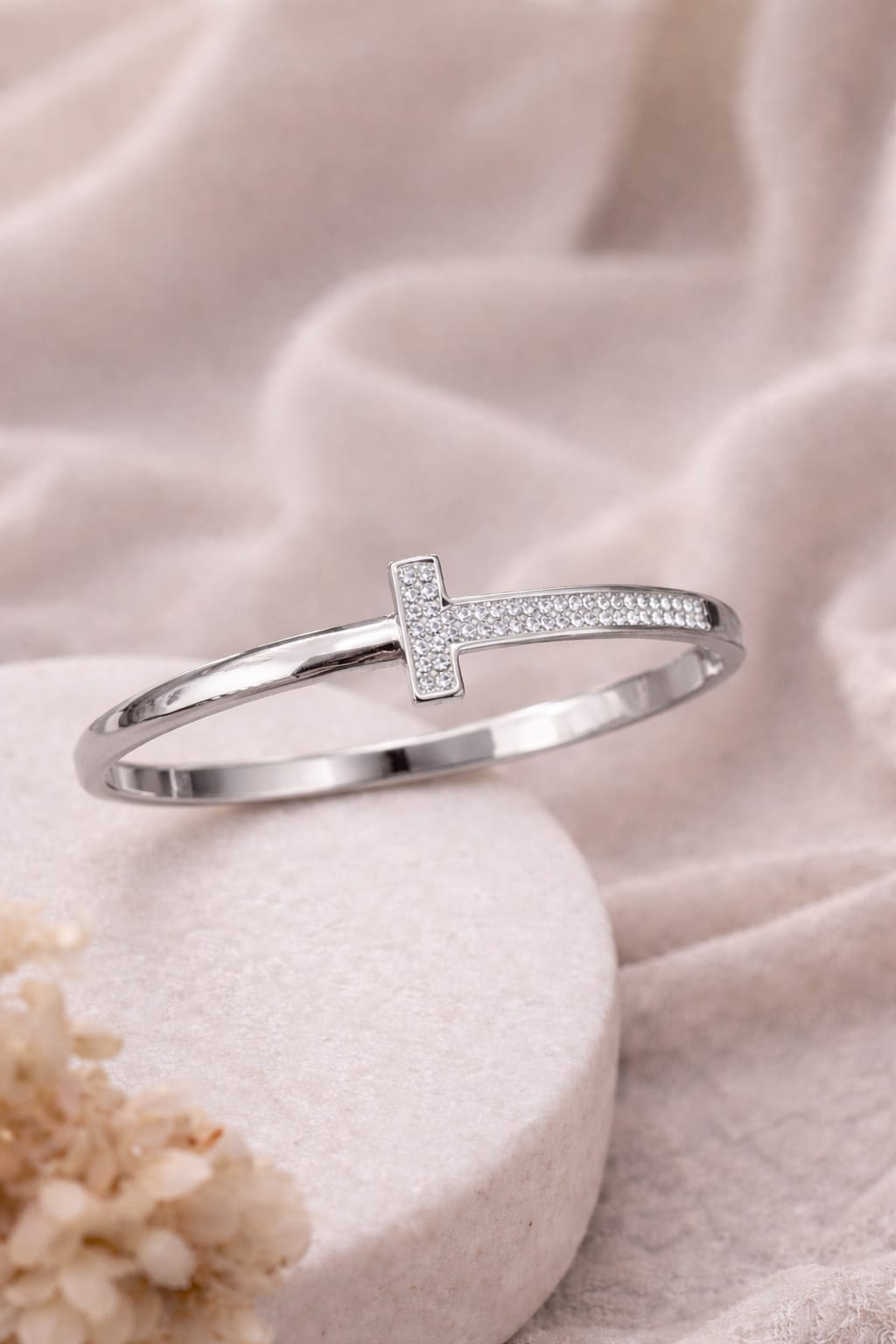 The Signature "T" Luxe Bangle – Silver